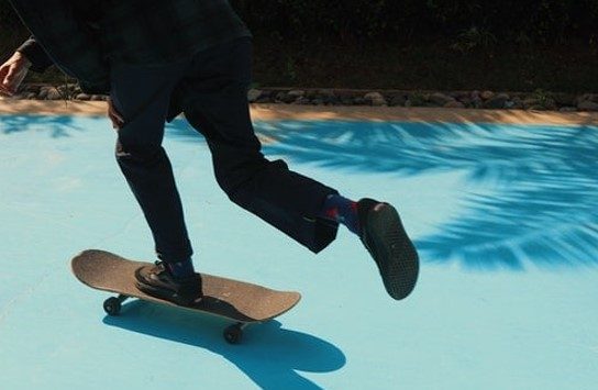 Push the Skateboard Through Your Feet